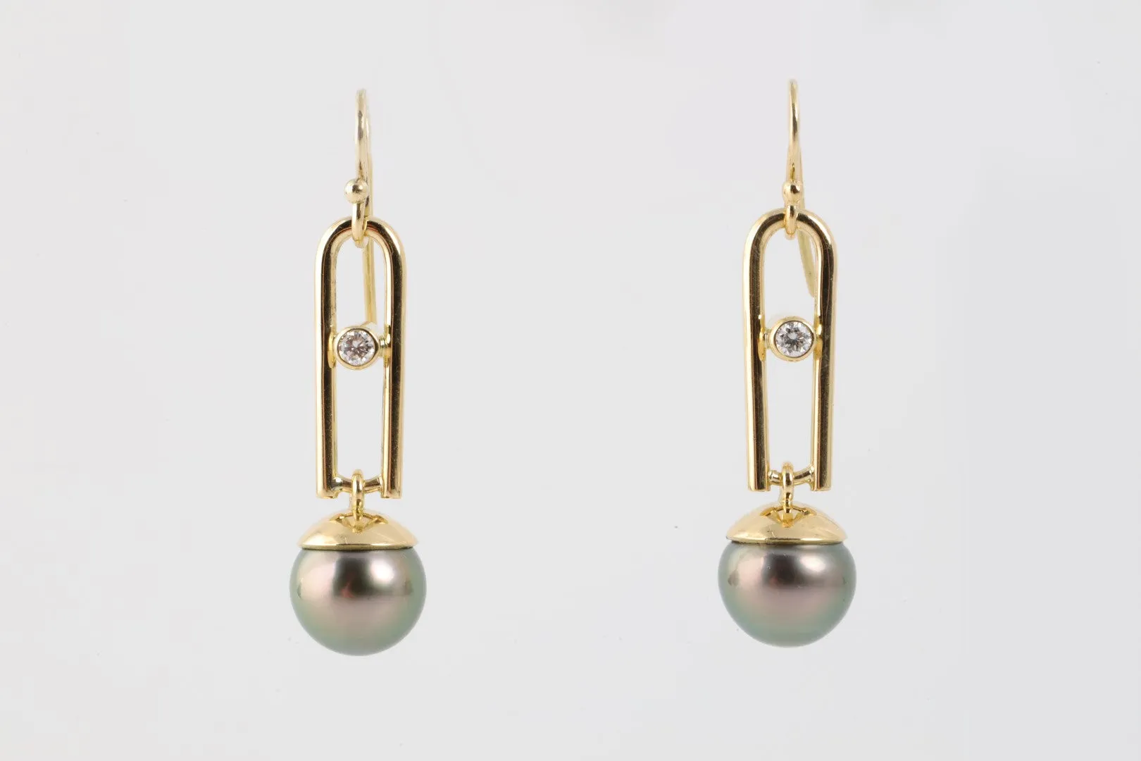 18k Yellow Gold Dangle Pearl & 0.14tcw Diamond Earrings (7.80g.)